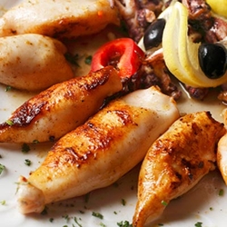 Calamaris zum Grillen Calamaretti per Grigliare