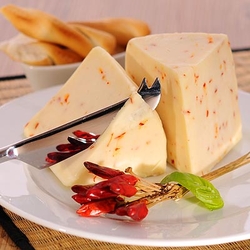 Gloria Pecorino novella con peperoncino Pikanter Schafskäse mit Chilli