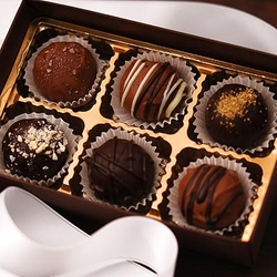 La Dolce Vita handgemachte Trüffelpralinen mit Alkohol vom Maitre Chocolatier in Geschenkbox