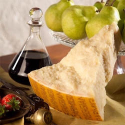 Parmigiano Reggiano extra stravecchione, Parmesan 72 Monate gereift, 1kg im Geschenkkarton