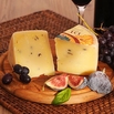 gereifter Schafskäse mit Trüffeln Pecorino Cacio di Bosco Tartufo Stagionato