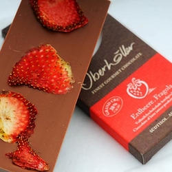 Südtiroler Erdbeerschokolade mit echten Erdbeeren