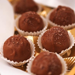 Tiramisu-Trüffelpralinen handgemacht vom Chocolatier